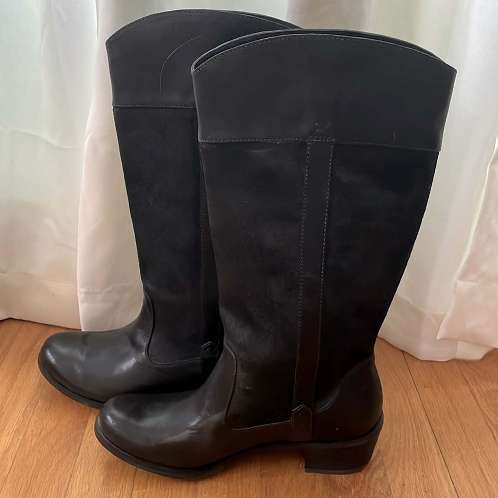 UGG Women’s Classic Black Leather Boots